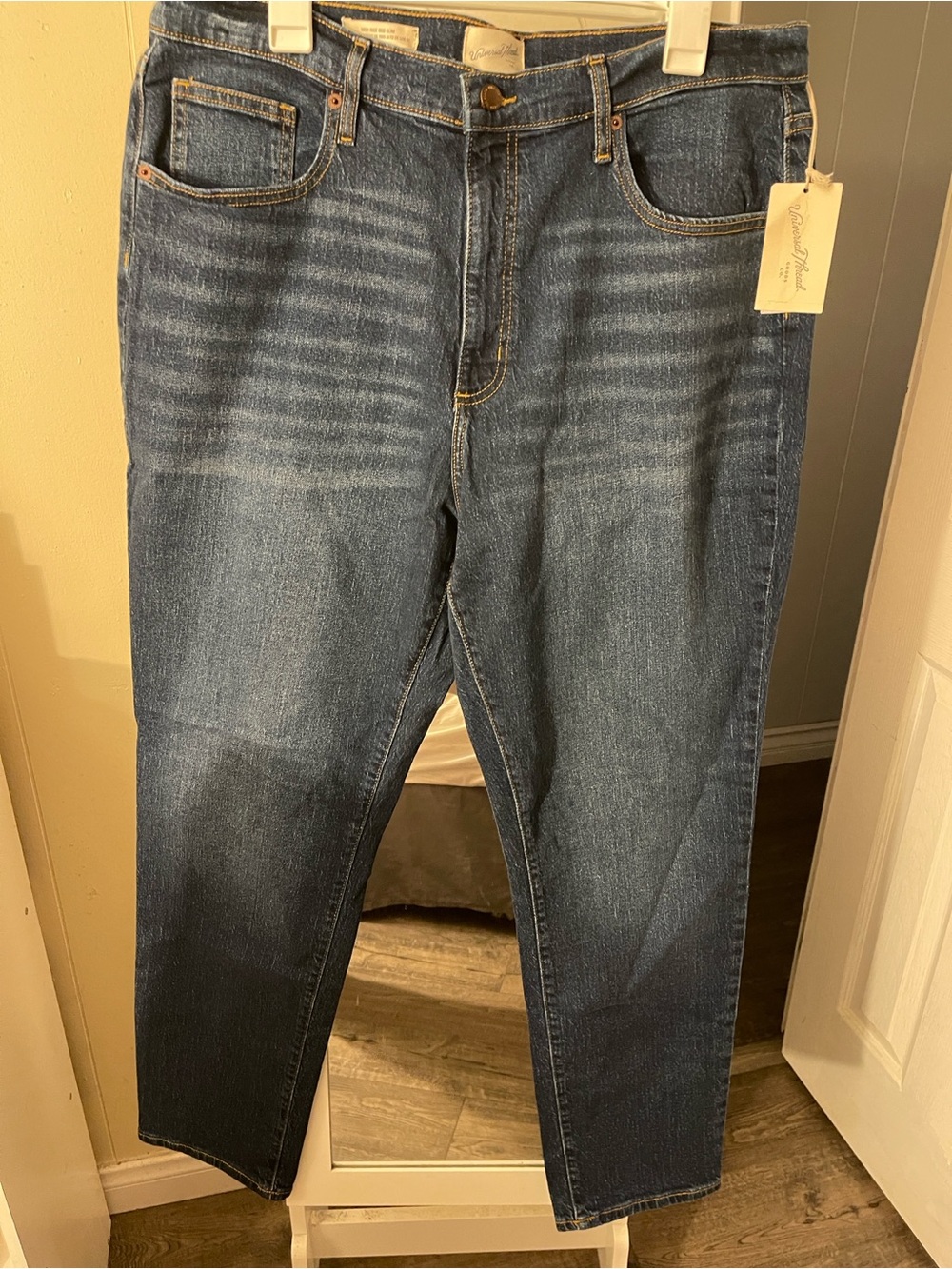 Universal Thread Women's Straight-Leg Jeans in Medium Blue